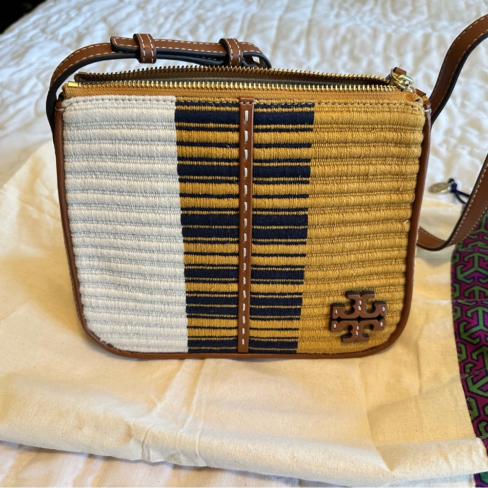 Tory Burch McGraw woven stripe NWT ❤️comes with dust bag